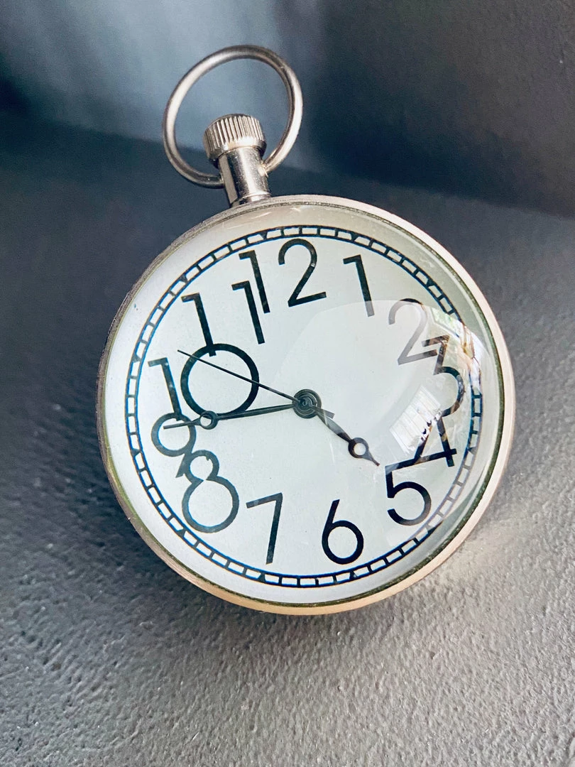 Mooch..... New Arrivals Magnified Desk Clock Mooch..... New Arrivals Magnified Desk Clock